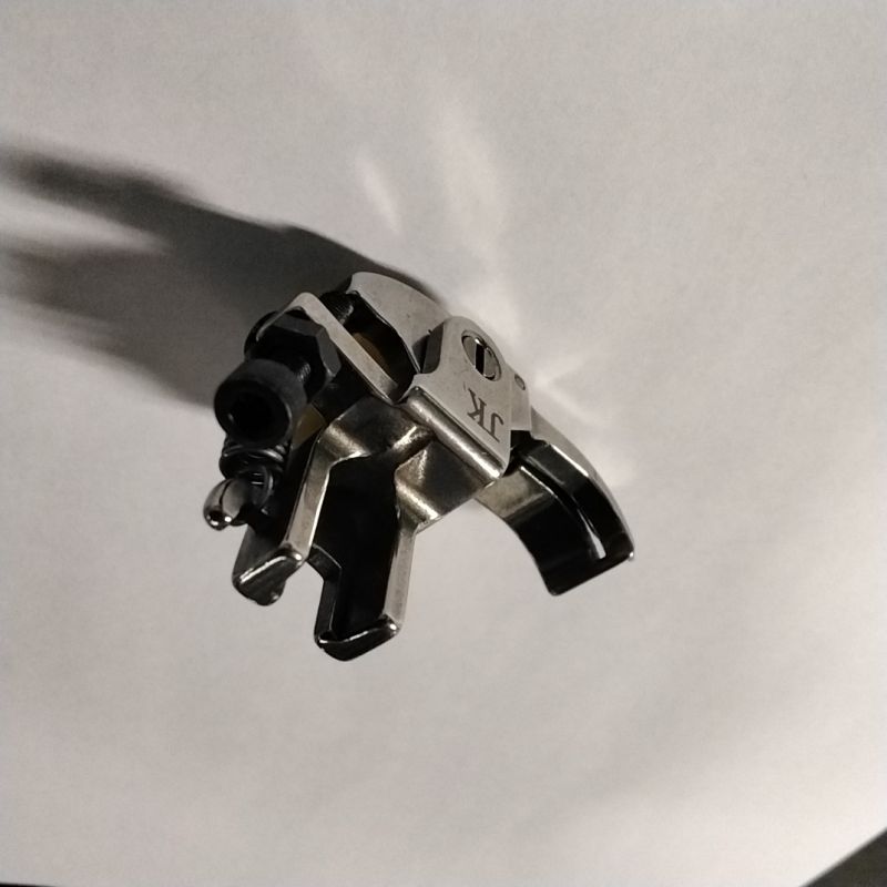 PIEDINO CON ROTELLA SP-18 (1/32)